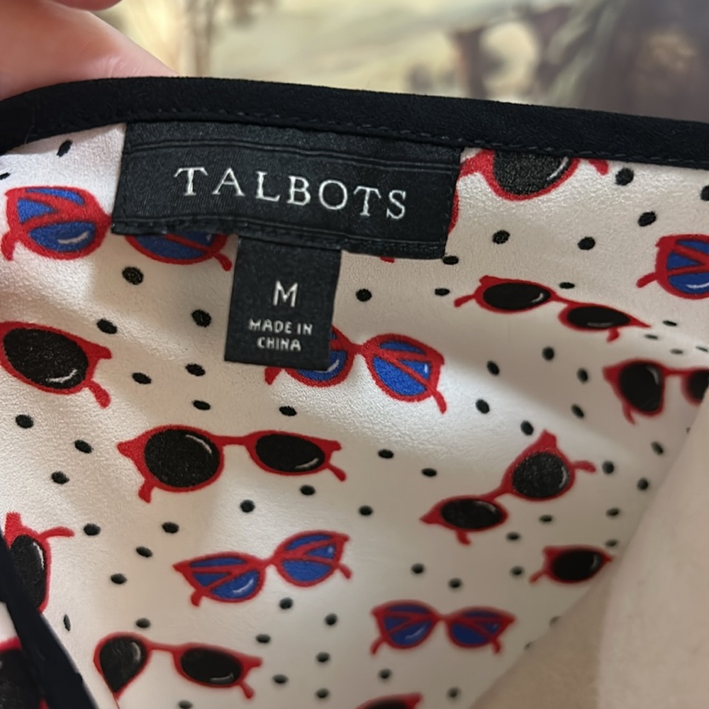 Sleeveless Sunglasses Print Top - Picture 6 of 11
